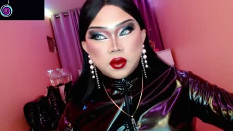 Snapshot of amiadoll chatting on 07-24-26, 11:08 Queen Mireska online show from 07-24-26, 11:08