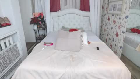 Snapshot of amihotgranny chatting on 06-11-26, 05:00 Ami online show from 06-11-26, 05:00