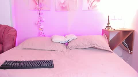 Snapshot of amiiclark chatting on 02-08-26, 07:06 AmiiClark online show from 02-08-26, 07:06