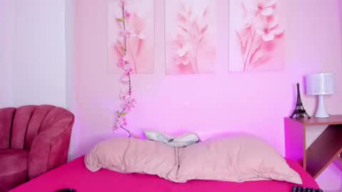 Snapshot of amiiclark chatting on 02-18-26, 07:10 AmiiClark online show from 02-18-26, 07:10