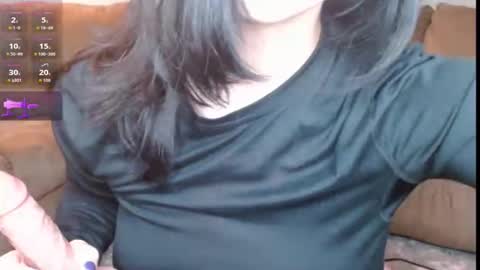 Snapshot of amilustxx chatting on 05-25-26, 07:42 amilust online show from 05-25-26, 07:42