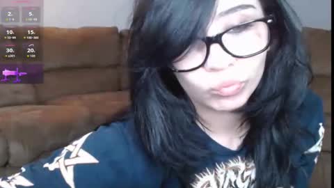 Snapshot of amilustxx chatting on 05-31-26, 06:42 amilust online show from 05-31-26, 06:42