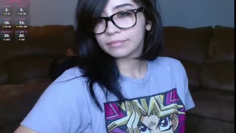 Snapshot of amilustxx chatting on 06-25-26, 08:35 amilust online show from 06-25-26, 08:35