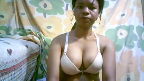 aminah01 online show from 11-18-25, 12:27