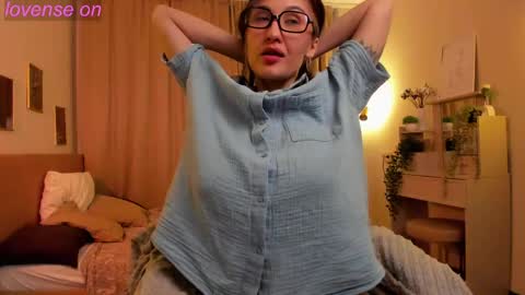 Snapshot of aminegulse chatting on 05-11-26, 01:11 Camilla online show from 05-11-26, 01:11