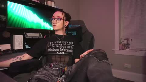   Am-er-in online show from 04-15-26, 01:01