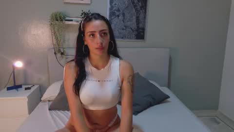 Snapshot of ammyrouse__ chatting on 02-06-26, 11:13 A M M Y online show from 02-06-26, 11:13