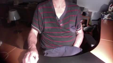 Snapshot of amor2200 chatting on 06-08-26, 12:47 Amor2200 online show from 06-08-26, 12:47