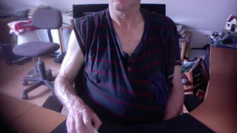 Snapshot of amor2200 chatting on 06-28-26, 06:19 Amor2200 online show from 06-28-26, 06:19