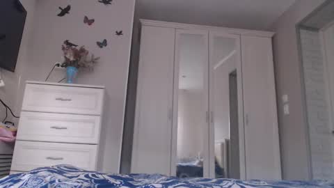 miss unforgettable online show from 11-17-25, 07:25