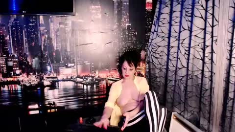 Snapshot of amour_sweet chatting on 10-31-25, 06:31 Sarah online show from 10-31-25, 06:31