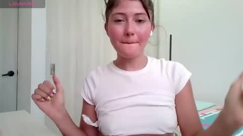Snapshot of amy_innocent_ chatting on 06-25-26, 08:35 Amy online show from 06-25-26, 08:35