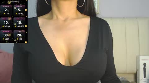 Snapshot of amy_le chatting on 06-22-26, 01:52 Amy online show from 06-22-26, 01:52