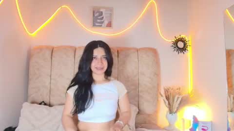 Snapshot of amy_swann chatting on 06-27-26, 11:48 Amy online show from 06-27-26, 11:48