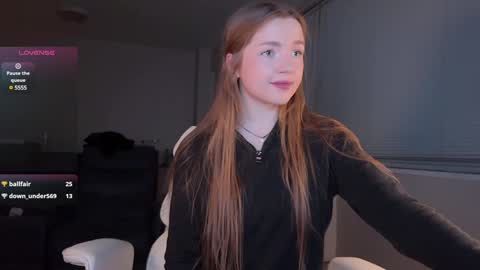 Snapshot of amyjj chatting on 12-17-24, 05:18 Amy online show from 12-17-24, 05:18