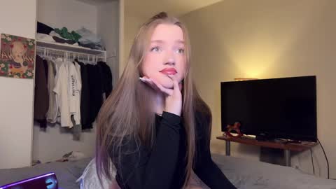 Snapshot of amyjj chatting on 01-12-25, 02:35 Amy online show from 01-12-25, 02:35