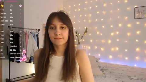 Snapshot of amylas chatting on 03-07-25, 12:23 Amelia online show from 03-07-25, 12:23
