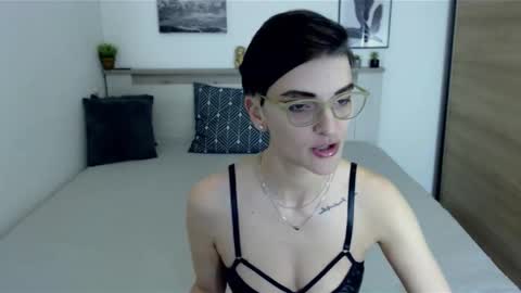 Snapshot of amylexy chatting on 01-06-25, 11:07 Hi there guys  My pleasure in your hands  pvt is open online show from 01-06-25, 11:07