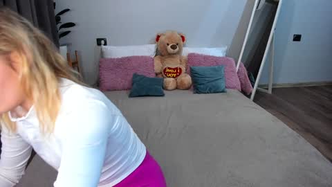 amymilson online show from 12-04-24, 03:21