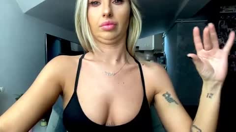 amyroberta92 online show from 11-21-25, 07:51