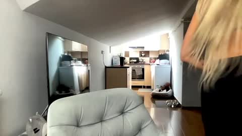 amyroberta92 online show from 04-11-26, 07:13