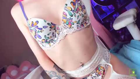 Snapshot of amyrose69 chatting on 07-08-26, 07:18 Amy Rose online show from 07-08-26, 07:18
