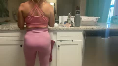 Amy Smilez online show from 09-18-25, 03:03