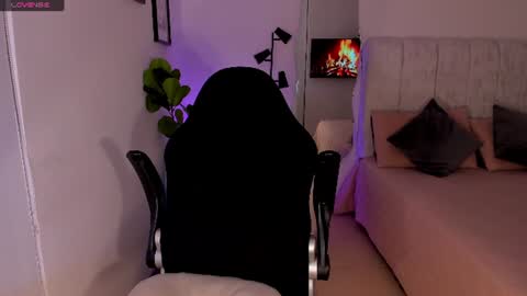 Snapshot of amywoods chatting on 06-19-26, 09:57 online show from 06-19-26, 09:57