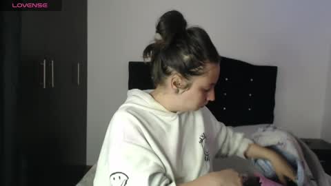 ana_arms_ online show from 04-09-26, 02:55