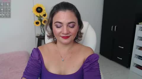 Snapshot of ana_hotmilfx chatting on 12-19-24, 12:24 ANA online show from 12-19-24, 12:24