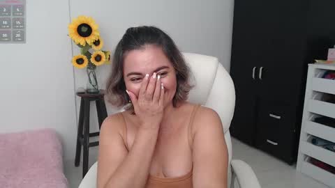 Snapshot of ana_hotmilfx chatting on 12-20-24, 03:14 ANA online show from 12-20-24, 03:14