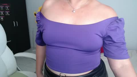 Snapshot of ana_hotmilfx chatting on 02-08-25, 01:11 ANA online show from 02-08-25, 01:11