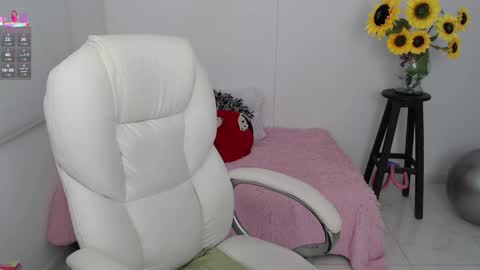 Snapshot of ana_hotmilfx chatting on 09-17-25, 10:00 ANA online show from 09-17-25, 10:00