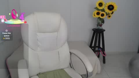 Snapshot of ana_hotmilfx chatting on 10-09-25, 12:08 ANA online show from 10-09-25, 12:08