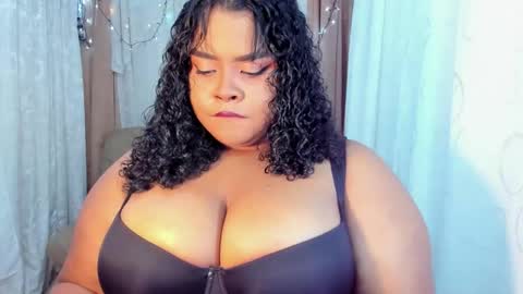 Snapshot of ana_off_alana chatting on 02-13-26, 10:39 Ana online show from 02-13-26, 10:39