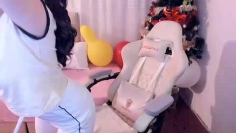 Im anna but you can call me as you want online show from 11-21-25, 09:13