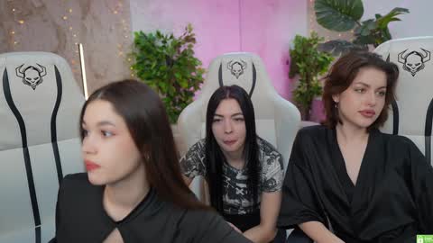 Sweet girls online show from 01-24-25, 03:45
