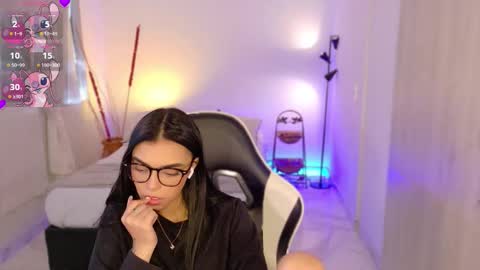 Snapshot of anabelwolf chatting on 10-30-25, 04:08 ANABEL WOLF online show from 10-30-25, 04:08