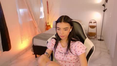 Snapshot of anabelwolf chatting on 11-15-25, 03:52 ANABEL WOLF online show from 11-15-25, 03:52