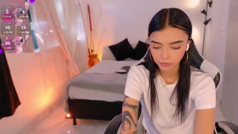 Snapshot of anabelwolf chatting on 11-18-25, 03:38 ANABEL WOLF online show from 11-18-25, 03:38