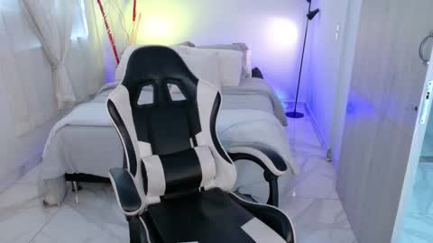 Snapshot of anabelwolf chatting on 12-13-25, 07:53 ANABEL WOLF online show from 12-13-25, 07:53