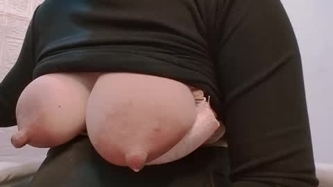 Snapshot of anacutieee chatting on 02-12-26, 01:44 anacutieee online show from 02-12-26, 01:44