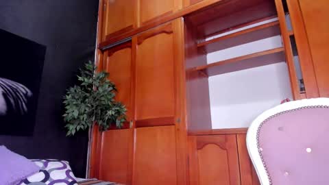 Anahi online show from 10-26-25, 12:00