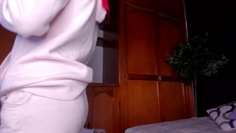 Snapshot of anahi__18 chatting on 04-30-26, 03:02 Anahi online show from 04-30-26, 03:02