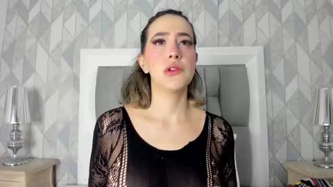 Snapshot of anais_cooper chatting on 10-11-25, 11:31 online show from 10-11-25, 11:31