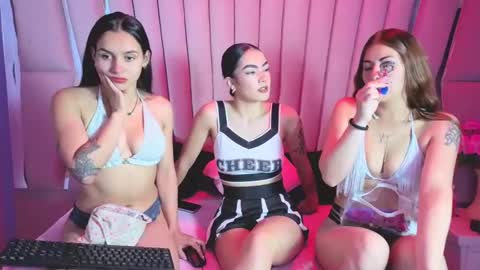 Snapshot of anales_deep_69 chatting on 11-24-25, 01:55 AbbyAndAntonela online show from 11-24-25, 01:55