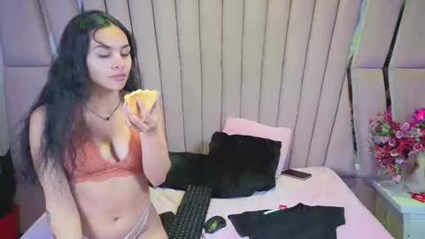 Snapshot of anales_deep_69 chatting on 12-15-25, 11:58 AbbyAndAntonela online show from 12-15-25, 11:58