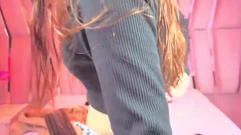 Snapshot of anales_deep_69 chatting on 01-06-26, 12:31 AbbyAndAntonela online show from 01-06-26, 12:31