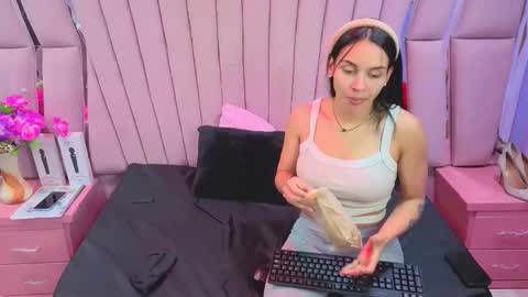 Snapshot of anales_deep_69 chatting on 02-24-26, 12:58 AbbyAndAntonela online show from 02-24-26, 12:58