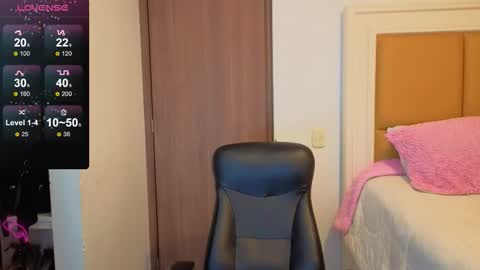 Ana online show from 10-31-25, 12:11